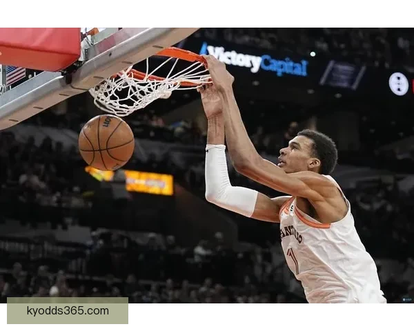 文班亚马统治攻防砍下26分14篮板马刺三人20加狂胜热火迎来六连胜